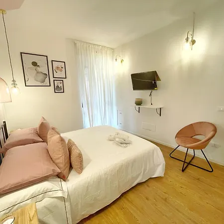 Apartment Behappys Charming Balcony-near The Centre&rizzoli